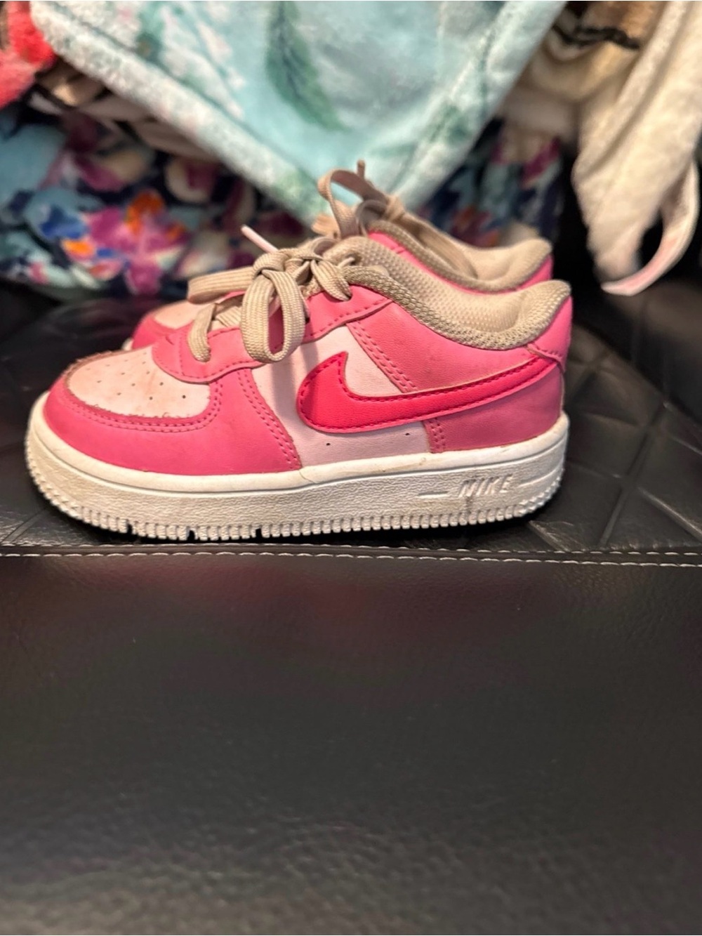 Nike Kids Two-Tone Pink Low-Top Sneakers